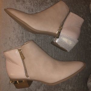 NWT Circus Cream Taupe Spiked Heel Ankle Boot